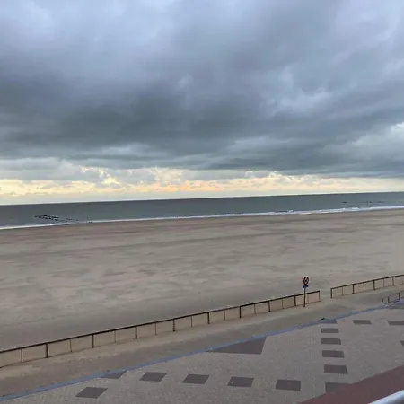 公寓 Beachfront Bliss In Knokke, Cleaning Included *