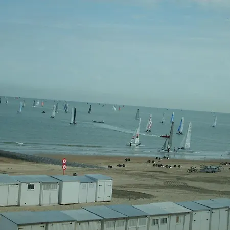 Beachfront Bliss In Knokke, Cleaning Included アパート クノック・ヘイスト