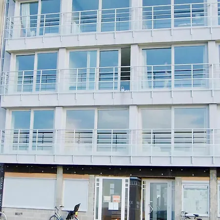 Beachfront Bliss In Knokke, Cleaning Included アパート *