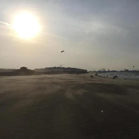 Beachfront Bliss In Knokke, Cleaning Included * 克诺克－海斯特