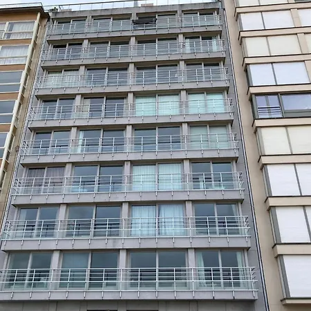 Beachfront Bliss In Knokke, Cleaning Included * 克诺克－海斯特