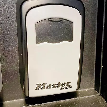 Beachfront Bliss In Knokke, Cleaning Included 公寓