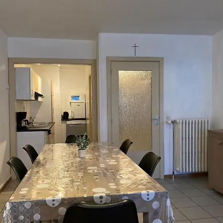 Beachfront Bliss In Knokke, Cleaning Included * Кнокке-Хейст