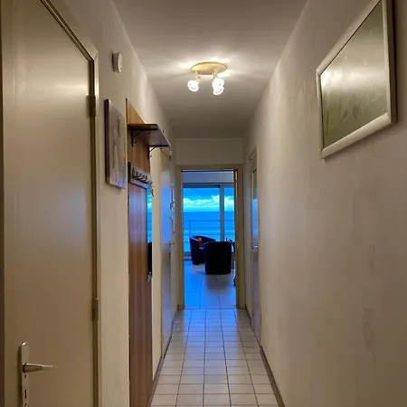 Beachfront Bliss In Knokke, Cleaning Included 公寓