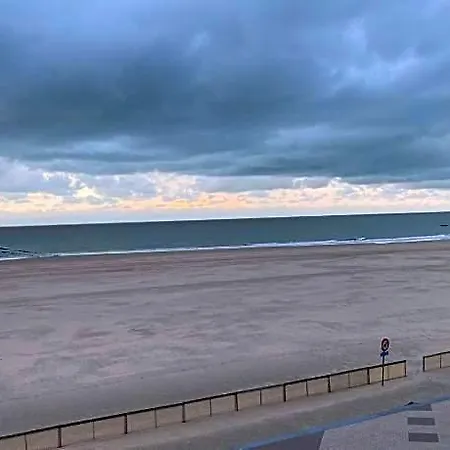 Beachfront Bliss In Knokke, Cleaning Included * Knokke-Heist