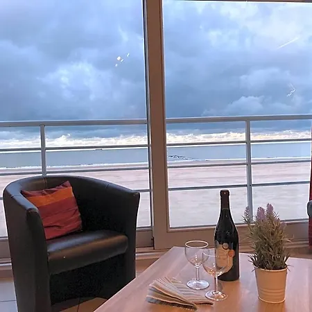 Beachfront Bliss In Knokke, Cleaning Included Apartamento Knokke-Heist